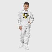 Костюм с принтом Pittsburgh Penguins для ребенка, вид на модели спереди №2. Цвет основы: белый