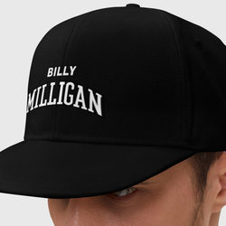 Billy Milligan Rap – Кепка снепбек с прямым козырьком с принтом купить со скидкой в -20%