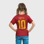 Футболка с принтом Totti legend 18-19 для ребенка, вид на модели сзади №3. Цвет основы: белый