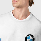 Футболка с принтом BMW M Performance для мужчины, вид на модели спереди №4. Цвет основы: белый