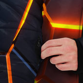 Куртка с принтом Разлом неоновых плит в трехмерном для мужчины, вид на модели спереди №3. Цвет основы: черный