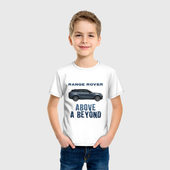 Футболка с принтом Range Rover Above a Beyond для ребенка, вид на модели спереди №2. Цвет основы: белый