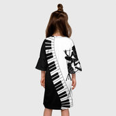 Платье с принтом Черно Белое пианино для ребенка, вид на модели сзади №2. Цвет основы: белый