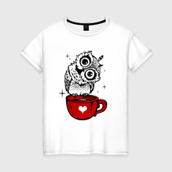 Сова на кружке с сердечком – Женская футболка хлопок с принтом купить со скидкой в -20%