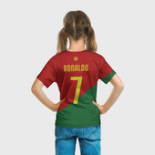 Футболка с принтом Роналду сборная Португалии для ребенка, вид на модели сзади №3. Цвет основы: белый