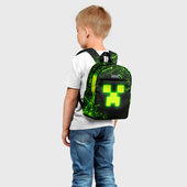 Рюкзак с принтом Майнкрафт: токсичный крипер для ребенка, вид на модели спереди №2. Цвет основы: белый