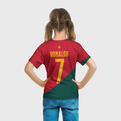 Футболка с принтом Роналду ЧМ 2022 сборная Португалии для ребенка, вид на модели сзади №3. Цвет основы: белый