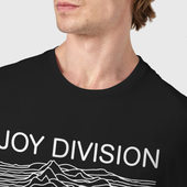 Футболка с принтом Joy Division для мужчины, вид на модели спереди №4. Цвет основы: черный