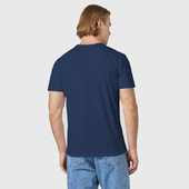 Светящаяся футболка с принтом Гусси — Гуччи для любого человека, вид сзади №2. Цвет основы: темно-синий