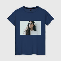 Девушка с длинными волосами в тёмных очках – Женская футболка хлопок с принтом купить со скидкой в -20%