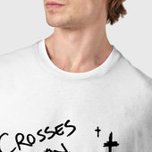 Футболка с принтом Crosses burn demons для мужчины, вид на модели спереди №4. Цвет основы: белый