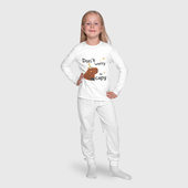 Пижама с принтом Будь счастливым — как капибара для ребенка, вид на модели спереди №4. Цвет основы: белый