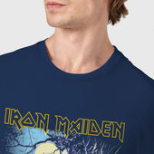 Футболка с принтом Iron Maiden Fear Of The Dark для мужчины, вид на модели спереди №4. Цвет основы: темно-синий